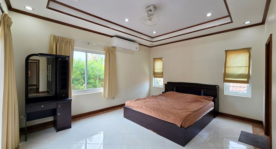 À louer 4 chambres villa à Pratumnak, Pattaya