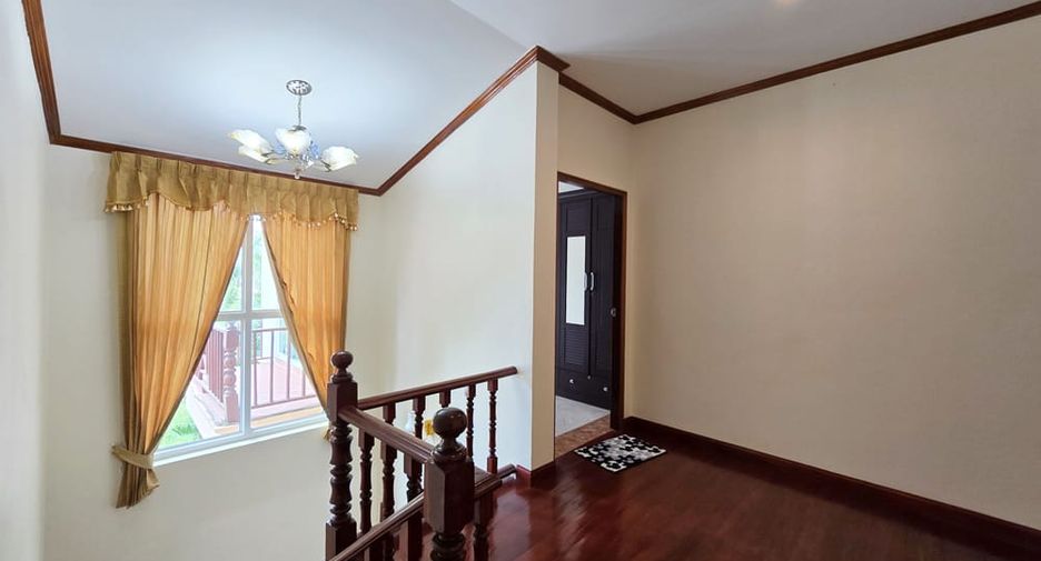 À louer 4 chambres villa à Pratumnak, Pattaya