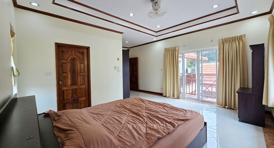 À louer 4 chambres villa à Pratumnak, Pattaya