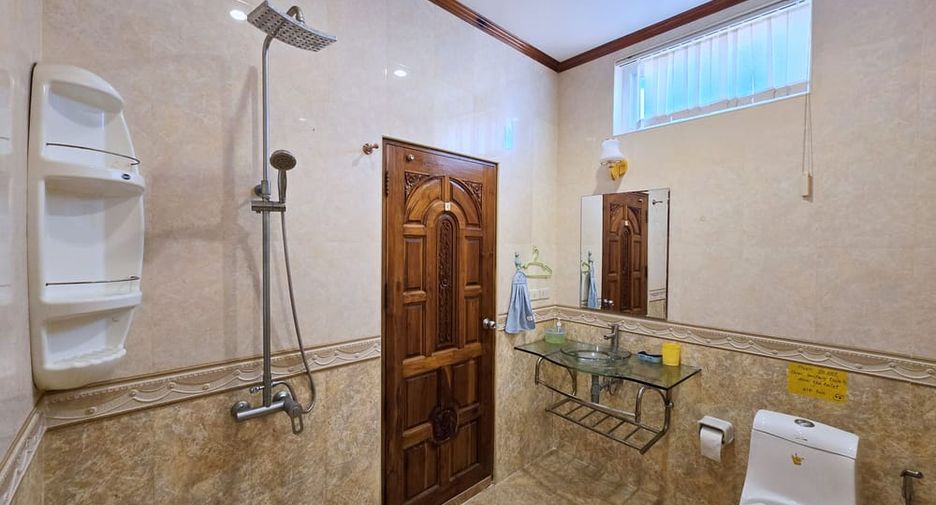 À louer 4 chambres villa à Pratumnak, Pattaya