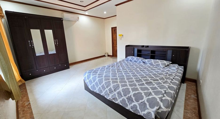 À louer 4 chambres villa à Pratumnak, Pattaya