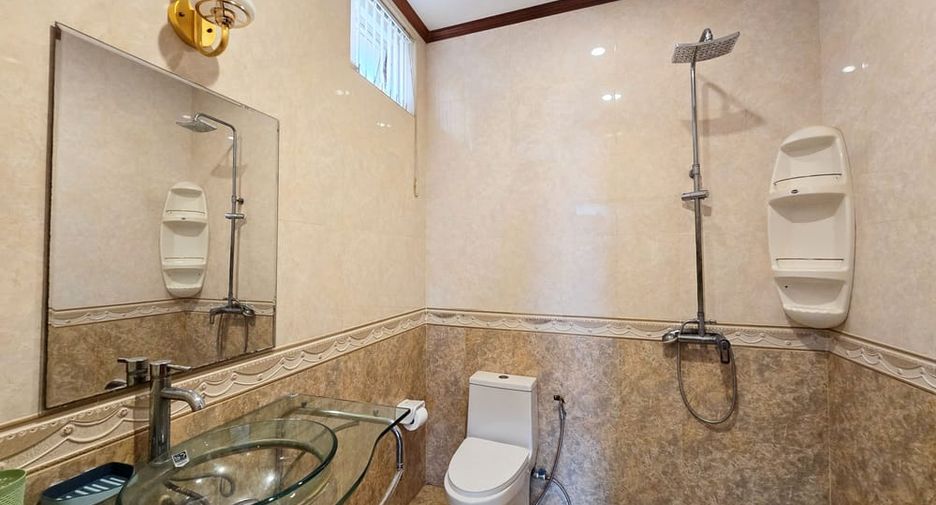 À louer 4 chambres villa à Pratumnak, Pattaya