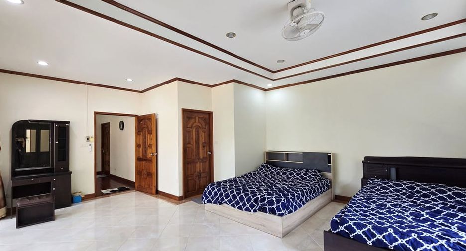 À louer 4 chambres villa à Pratumnak, Pattaya