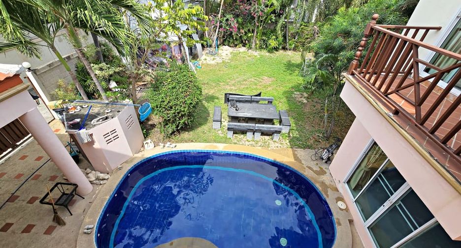 À louer 4 chambres villa à Pratumnak, Pattaya