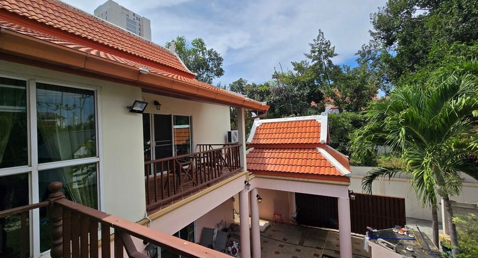 À louer 4 chambres villa à Pratumnak, Pattaya