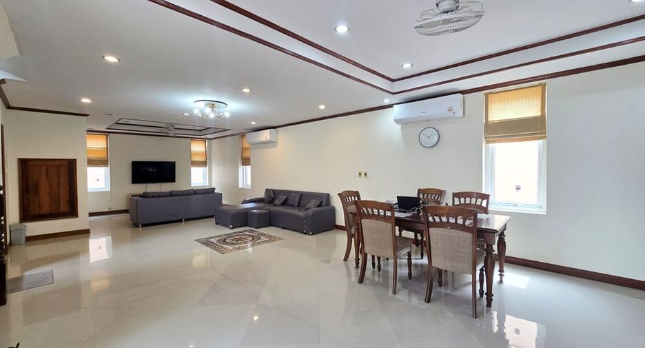 À louer 4 chambres villa à Pratumnak, Pattaya