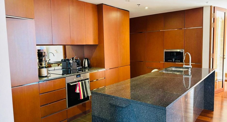 Wohnung zur Miete mit 2 Zimmer in Pathum Wan, Bangkok