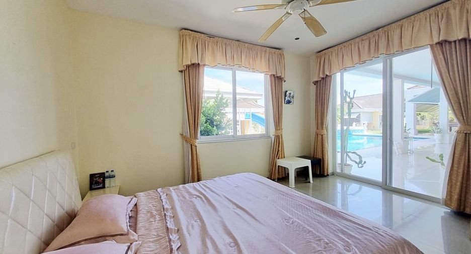 For rent 8 bedrooms villa in East Pattaya, Pattaya