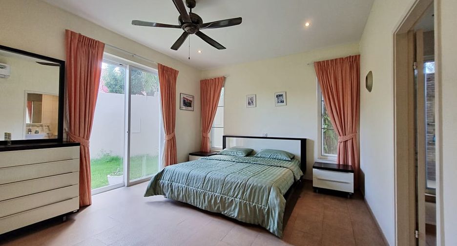 For rent 8 bedrooms villa in East Pattaya, Pattaya