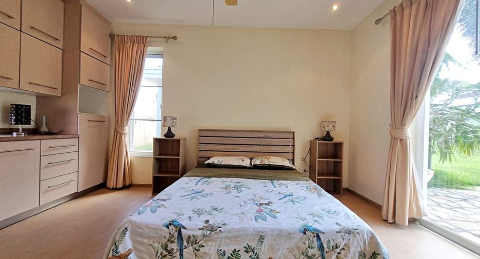 For rent 8 bedrooms villa in East Pattaya, Pattaya