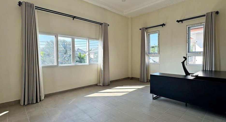 For rent and for sale 4 bedrooms villa in Huay Yai, Pattaya