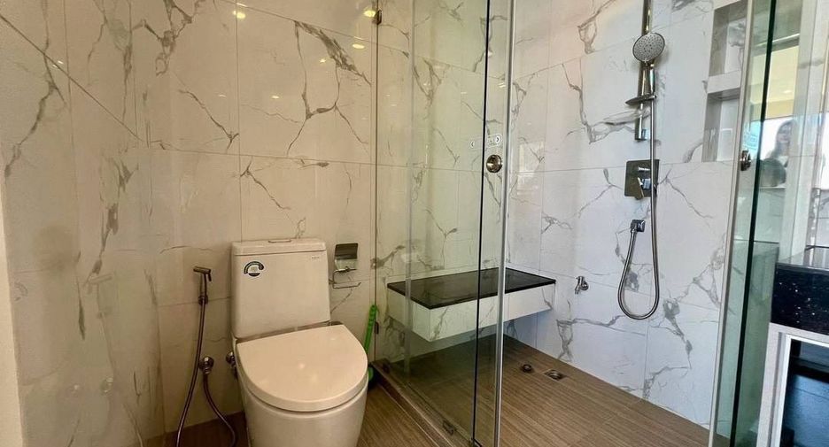 For sale 1 bed apartment in Pratumnak, Pattaya