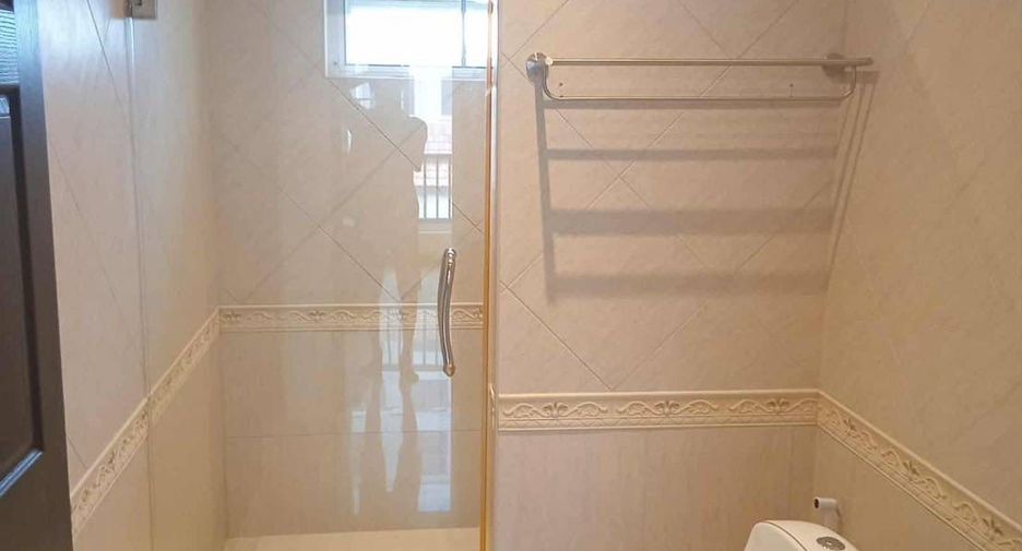 For sale 4 bedrooms townhouse in Pratumnak, Pattaya