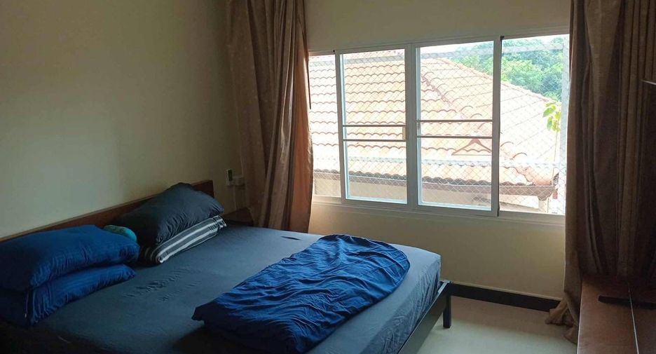 For sale 4 bedrooms townhouse in Pratumnak, Pattaya