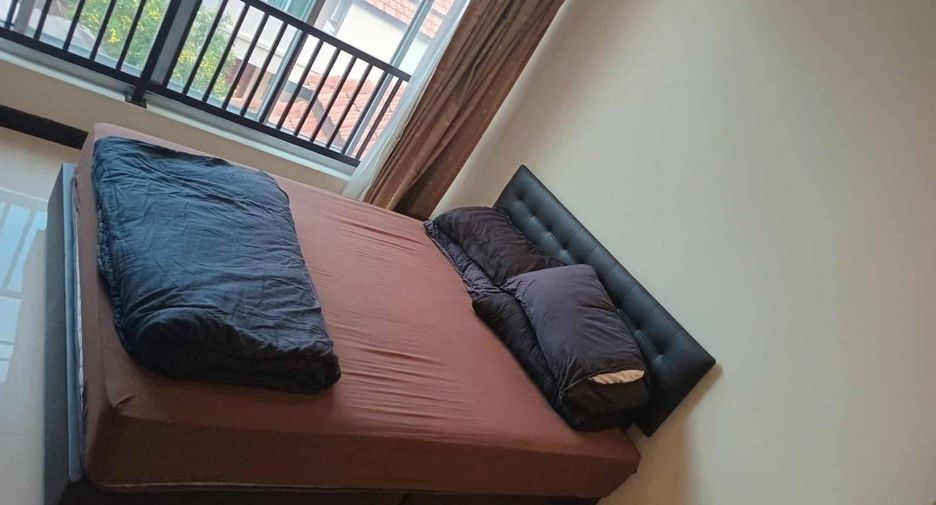 For sale 4 bedrooms townhouse in Pratumnak, Pattaya