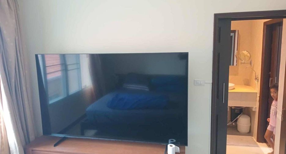 For sale 4 bedrooms townhouse in Pratumnak, Pattaya