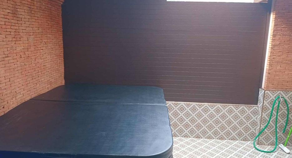 For sale 4 bedrooms townhouse in Pratumnak, Pattaya