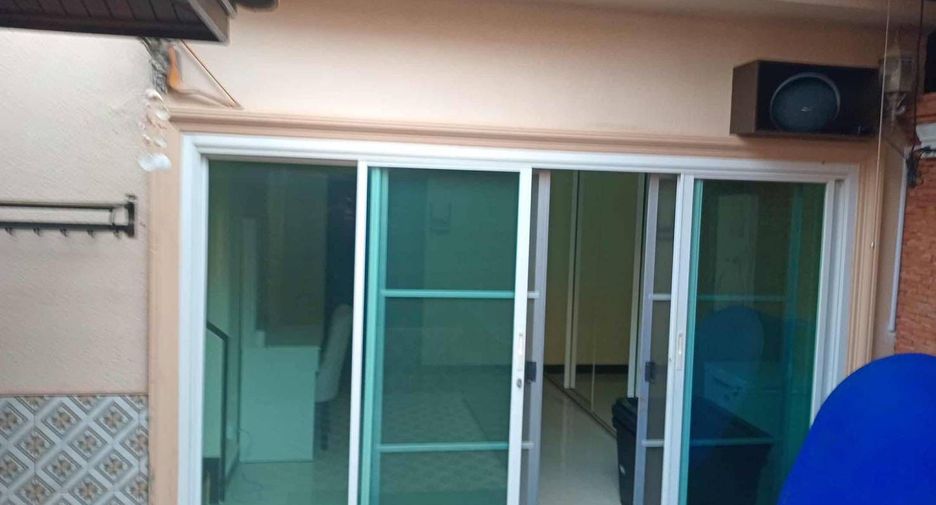 For sale 4 bedrooms townhouse in Pratumnak, Pattaya