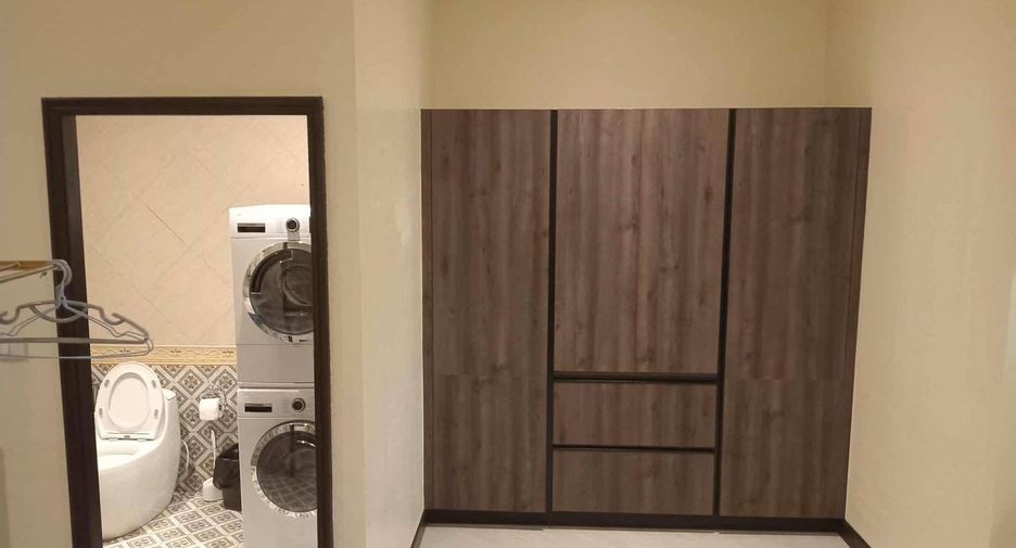 For sale 4 bedrooms townhouse in Pratumnak, Pattaya