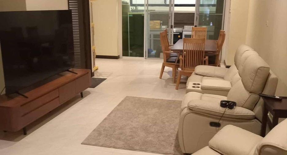 For sale 4 bedrooms townhouse in Pratumnak, Pattaya