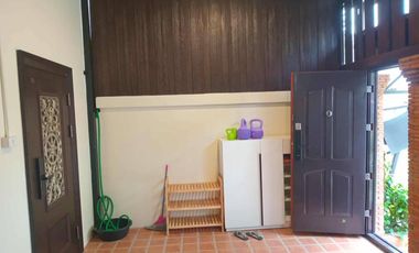 For sale 4 bedrooms townhouse in Pratumnak, Pattaya