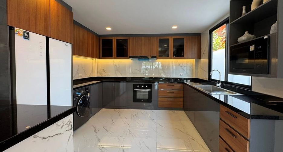 For sale 6 bedrooms villa in Jomtien, Pattaya
