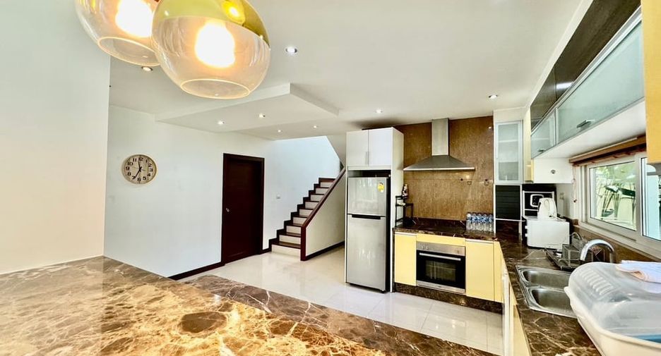 À vendre 4 chambres villa à Jomtien, Pattaya