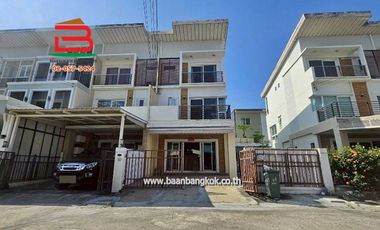 For sale 4 bedrooms townhouse in Sai Mai, Bangkok