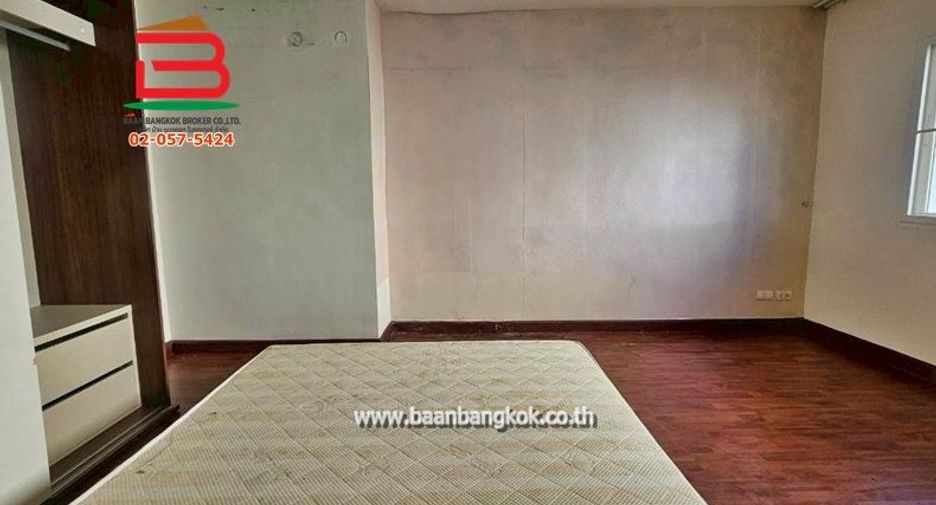 For sale 4 bedrooms townhouse in Sai Mai, Bangkok