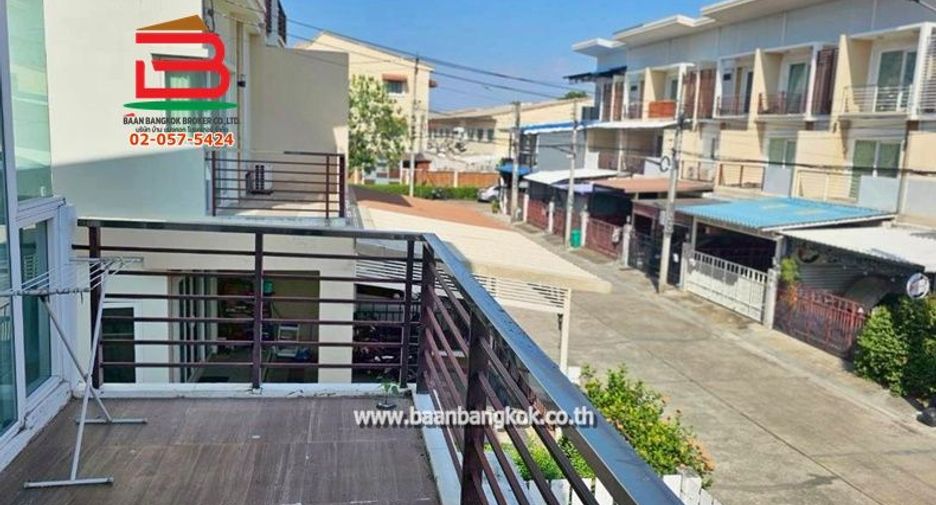 For sale 4 bedrooms townhouse in Sai Mai, Bangkok