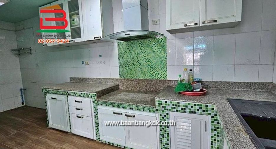For sale 4 bedrooms townhouse in Sai Mai, Bangkok