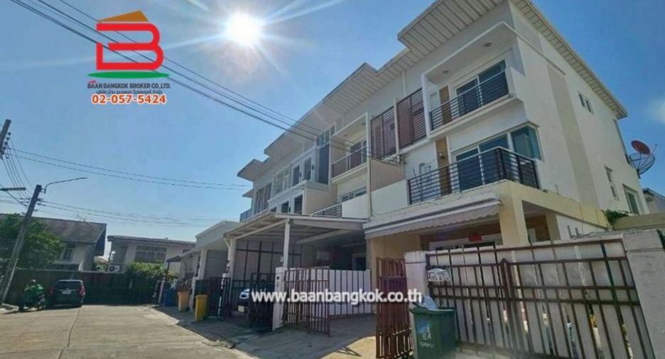For sale 4 bedrooms townhouse in Sai Mai, Bangkok