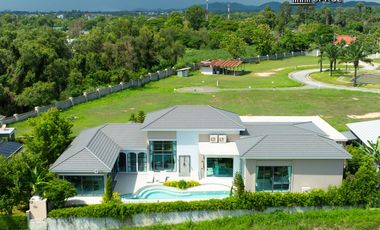 For sale 4 bedrooms villa in East Pattaya, Pattaya