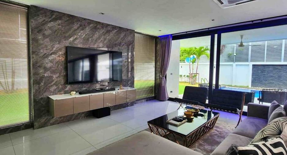 For sale 6 bedrooms villa in Pratumnak, Pattaya