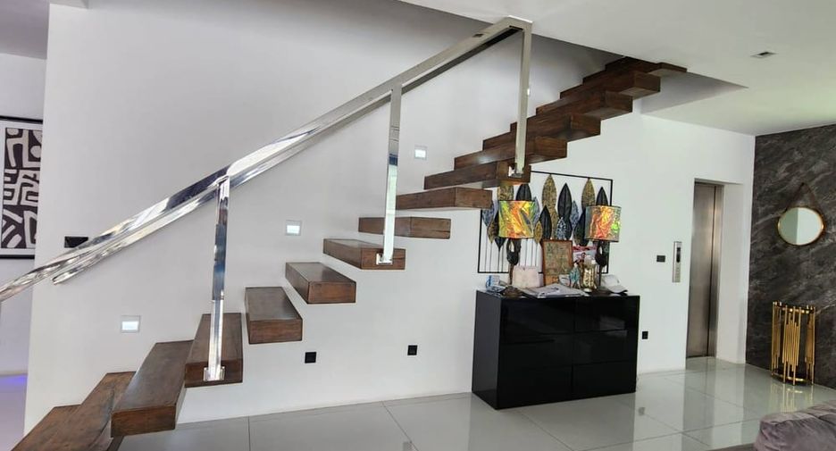 For sale 6 bedrooms villa in Pratumnak, Pattaya