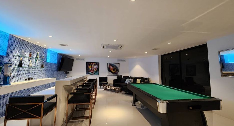 For sale 6 bedrooms villa in Pratumnak, Pattaya