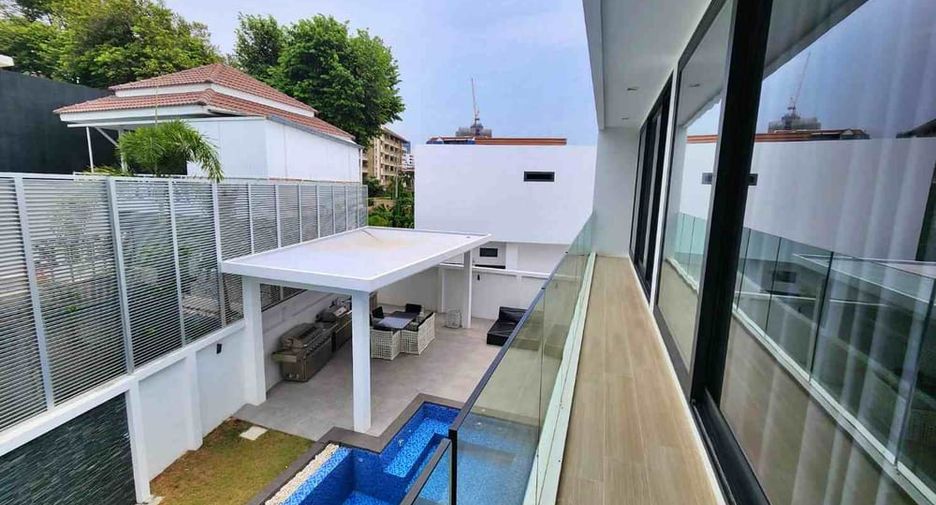 For sale 6 bedrooms villa in Pratumnak, Pattaya