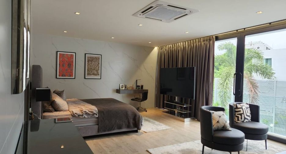 For sale 6 bedrooms villa in Pratumnak, Pattaya