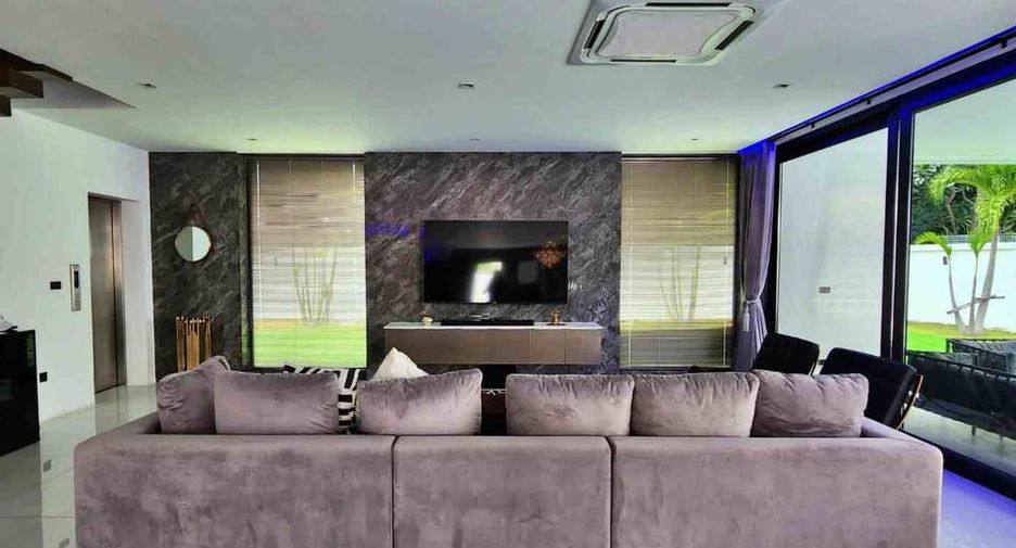 For sale 6 bedrooms villa in Pratumnak, Pattaya