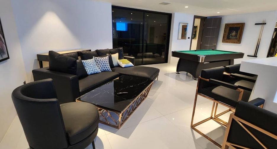 For sale 6 bedrooms villa in Pratumnak, Pattaya