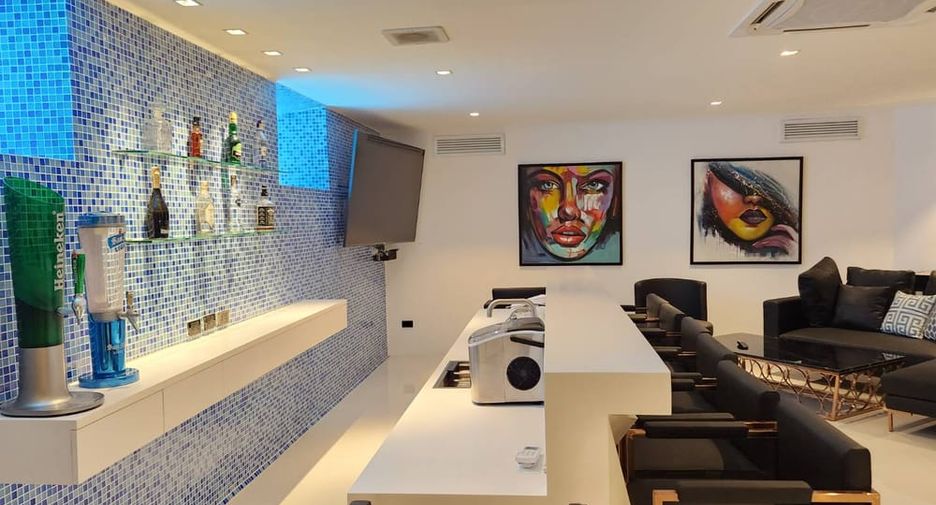 For sale 6 bedrooms villa in Pratumnak, Pattaya