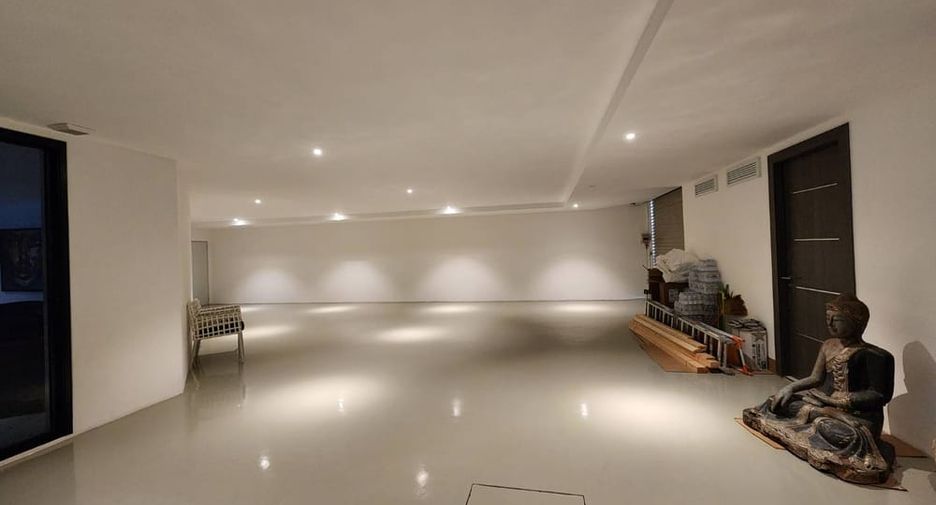 For sale 6 bedrooms villa in Pratumnak, Pattaya