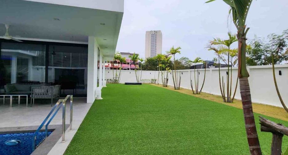 For sale 6 bedrooms villa in Pratumnak, Pattaya