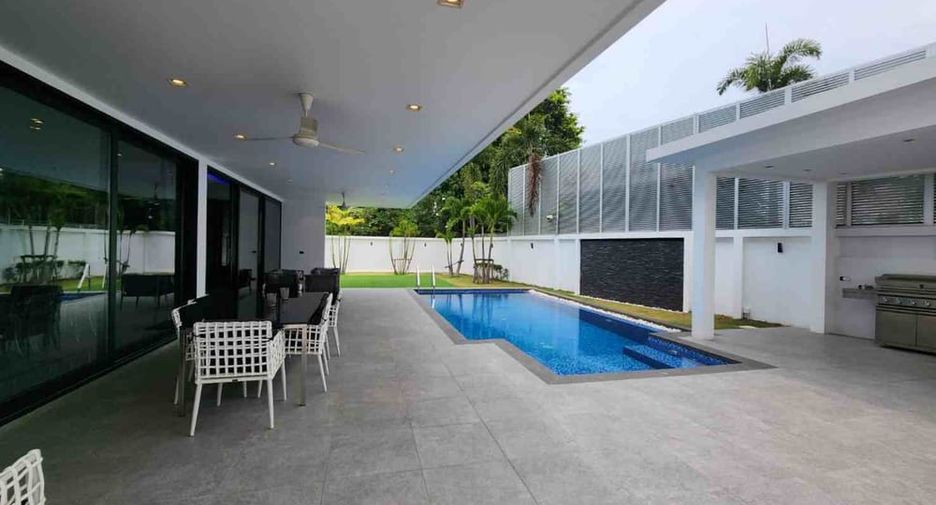 For sale 6 bedrooms villa in Pratumnak, Pattaya