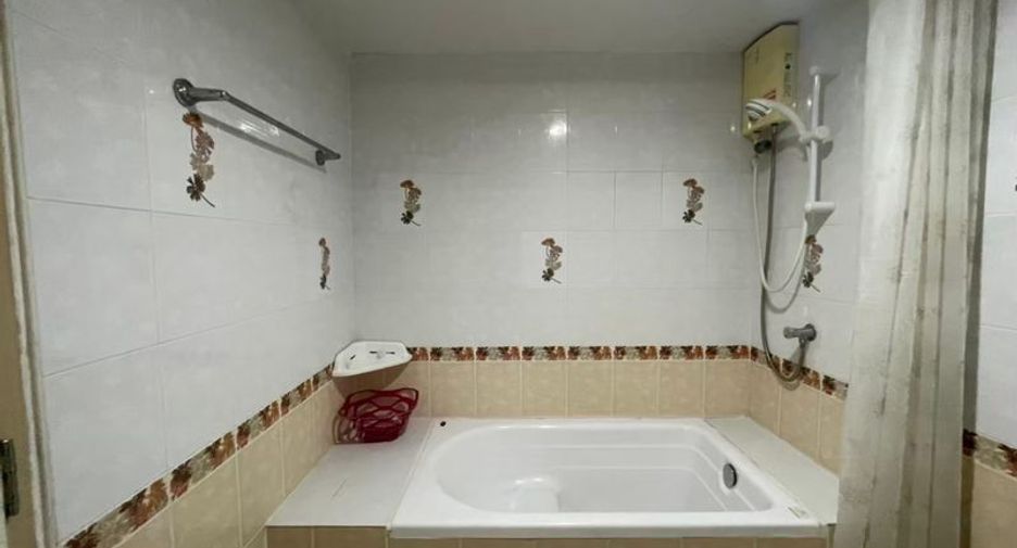 Condo en alquiler de 1 habitaciones en Si Racha, Chonburi