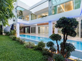 For sale 8 bedrooms house in Khlong Luang, Pathum Thani