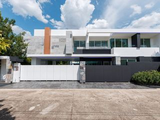 For sale 8 bedrooms house in Khlong Luang, Pathum Thani