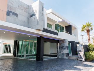 For sale 8 bedrooms house in Khlong Luang, Pathum Thani