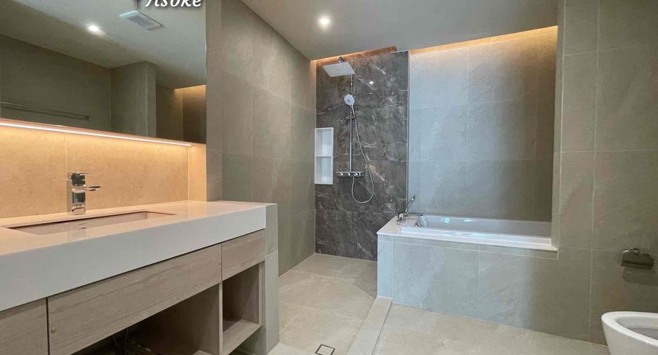 Apartamento en alquiler de 3 habitaciones en Khlong Toei, Bangkok