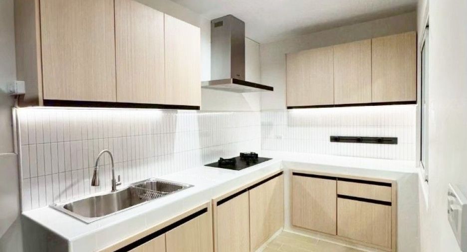 For sale 3 ベッドルーム townhouse in Mueang Chon Buri, Chonburi